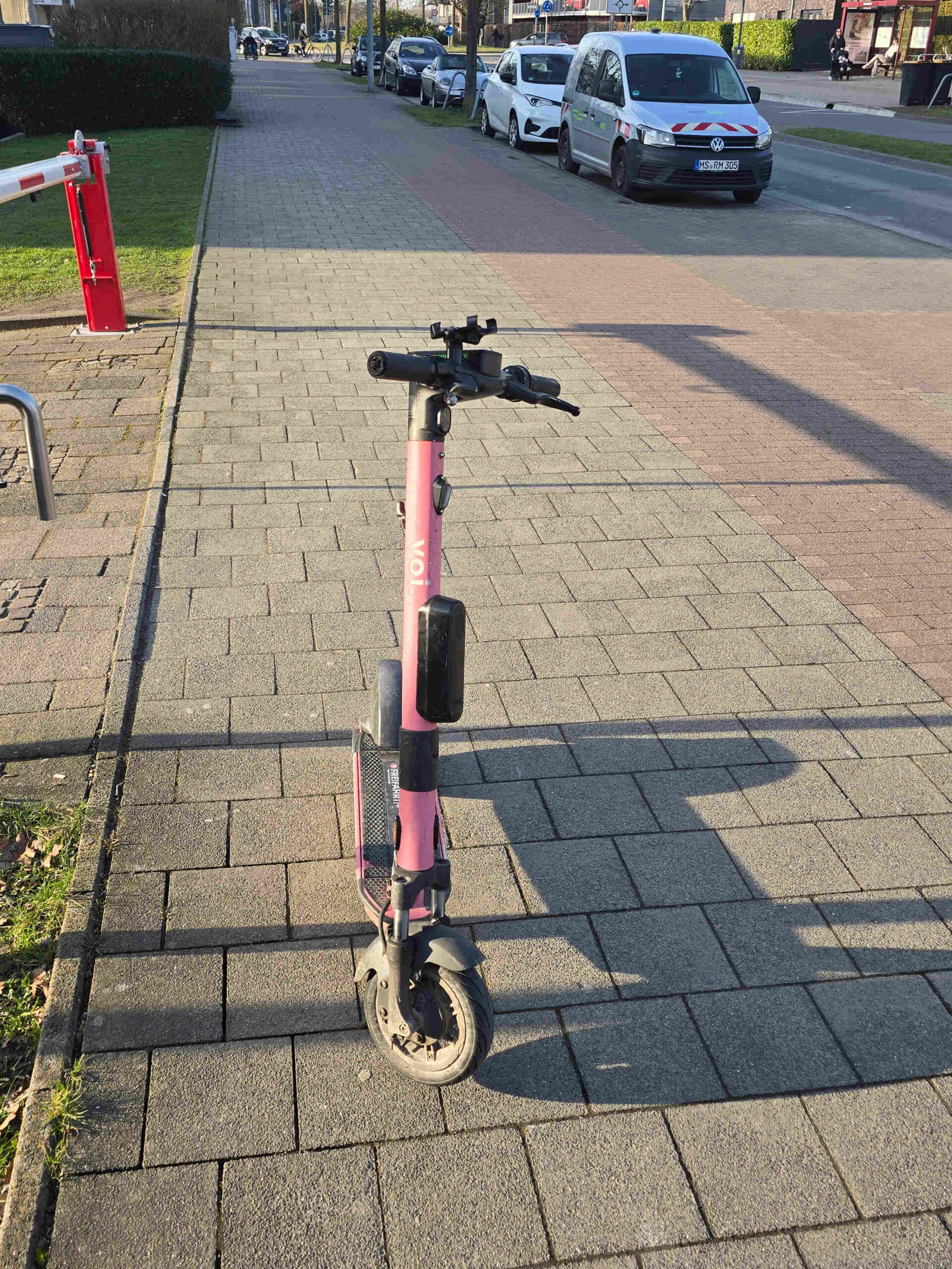 Bild Scooter auf Bürgersteig