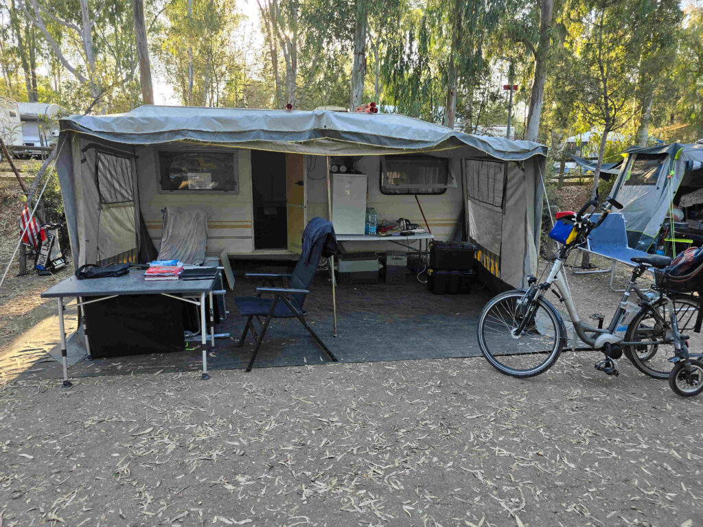 Wohnwagen mit Vorzelt