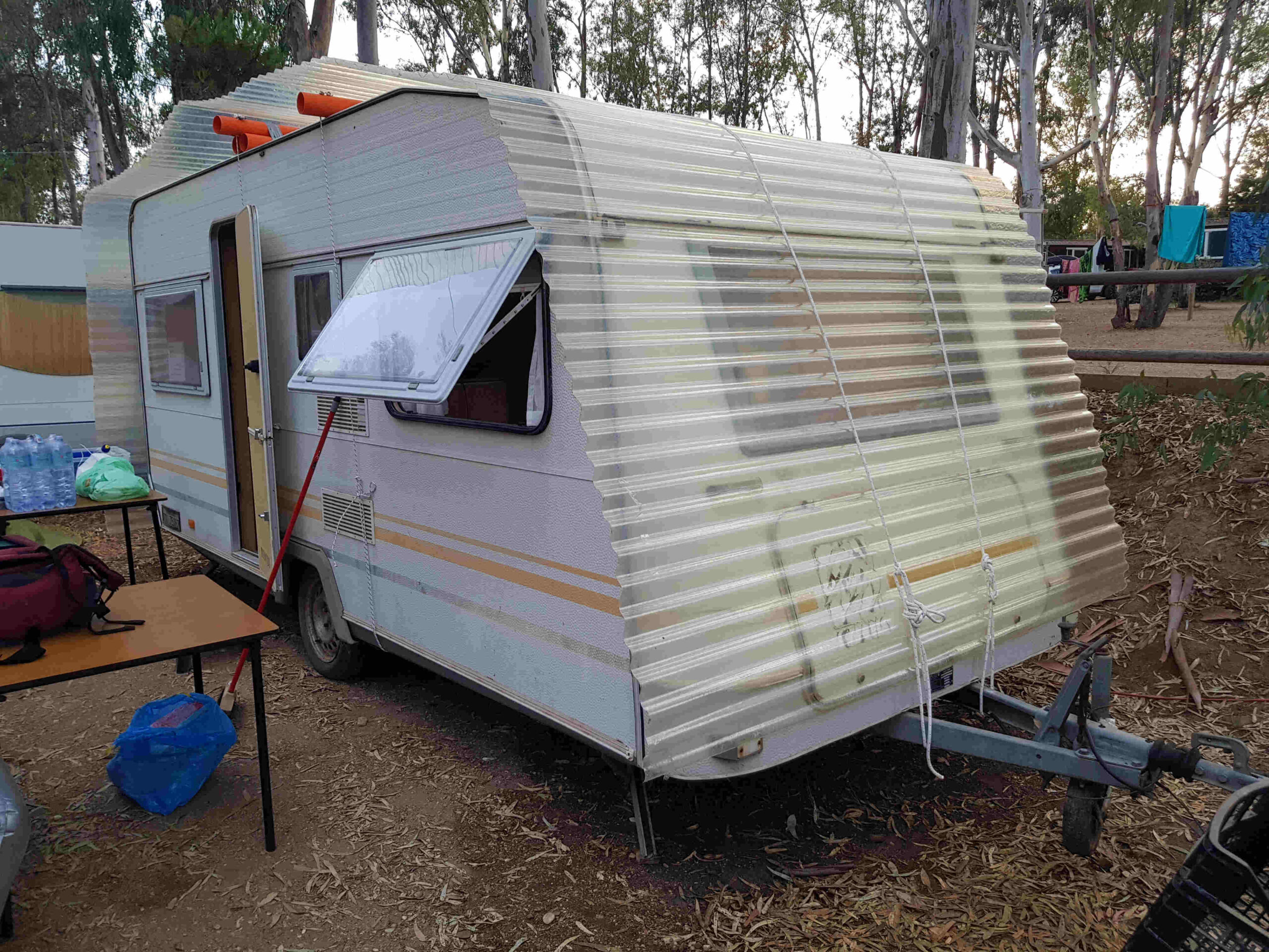 Wohnwagen aus dem Winterschlaf holen