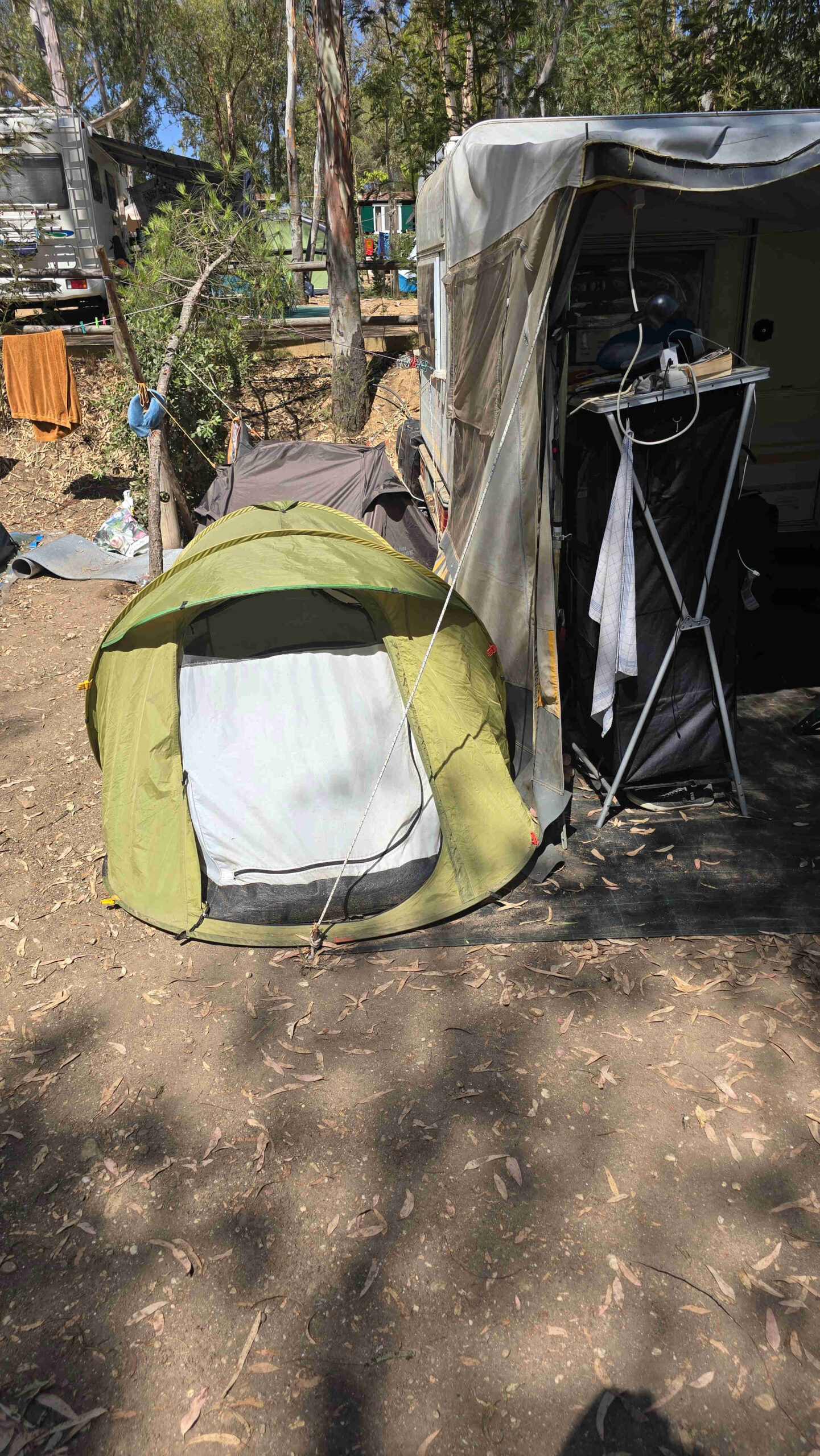 Zelt für Assistenten:innen